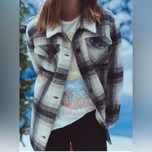 💛NWT💛TILLYS Shacket